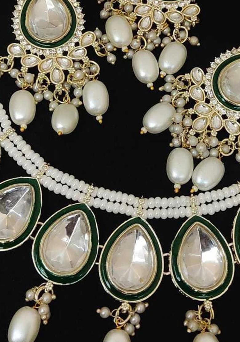 White Alloy Choker Necklace Set