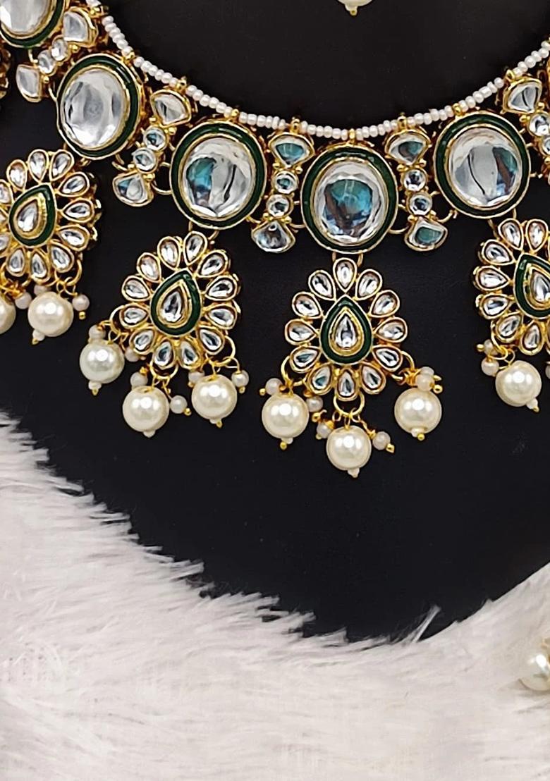 White Alloy Choker Necklace Set