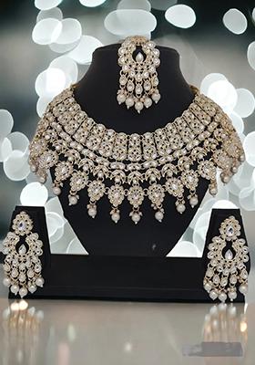 White Alloy Choker Necklace Set