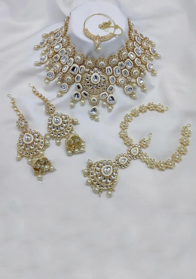 White Alloy Choker Necklace Set