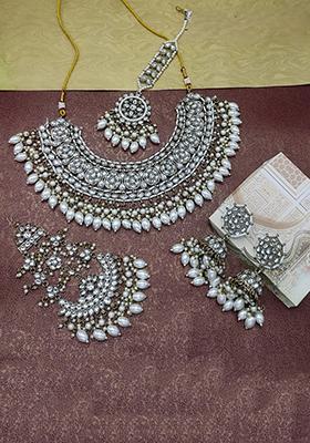 White Alloy Choker Necklace Set