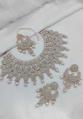 White Alloy Choker Necklace Set