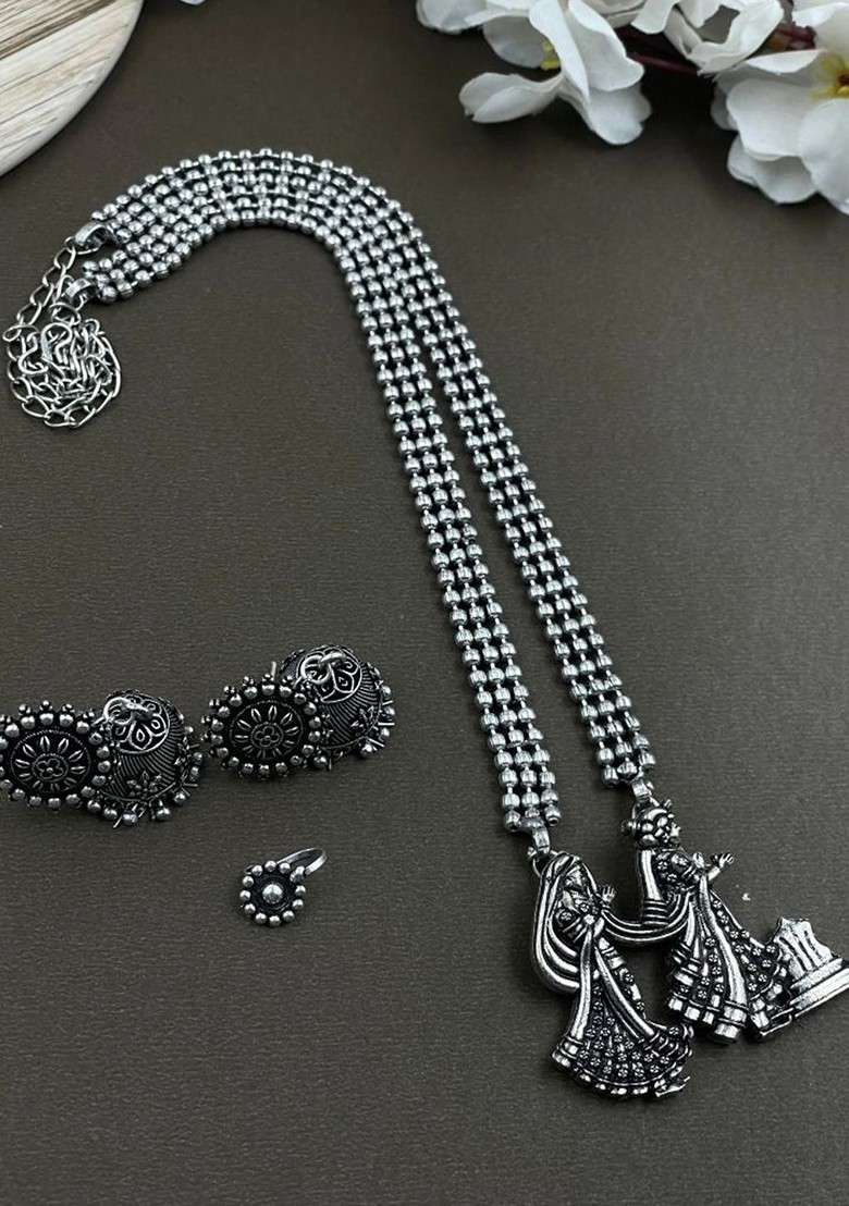 Silver Plated Oxidised 3 Line Chain Pendant Jewellery Set - Indya
