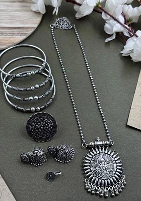 Nidhi Silver Plated Oxidised Chain Pendent Jewellery Set