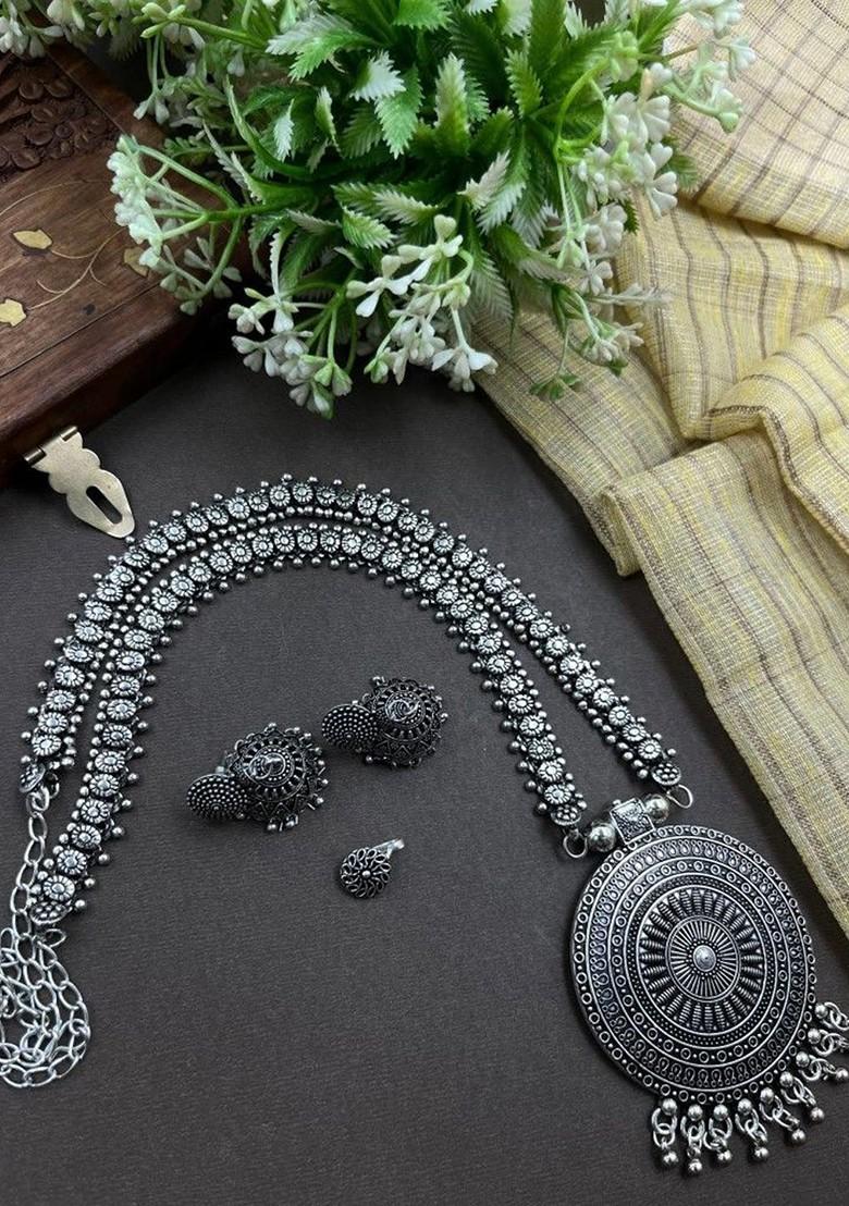 Namrata Silver Plated Oxidised Necklace Jewellery Set