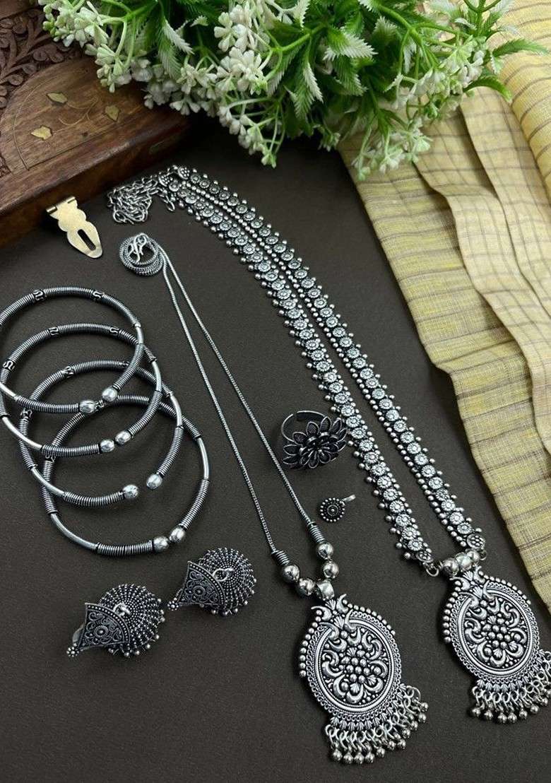 Nidhi Silver Plated Oxidised Necklace Jewellery Set - Indya
