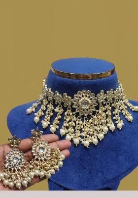 Gold Plated Kundan Stone And Pearls Choker Necklace Set