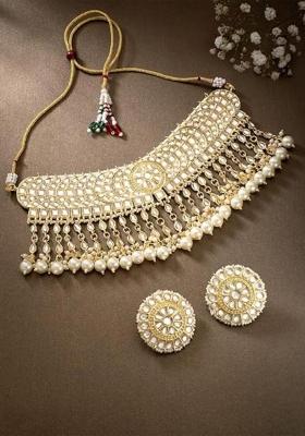 Gold Plated Traditional Kundan And Pearl Studded Bridal Choker Necklace With Round Earrings Jewellery Set For Women (K7210W)