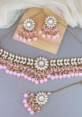 18K Gold Plated Traditional Kundan Studded Pink Pearl Hanging Choker Necklace Jewellery Set With Earrings And Maang Tikka For Women And Girls (K7232Pi)