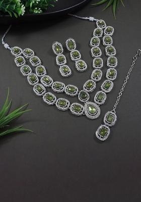 Silver Plated Traditional Stone Choker Necklace Jewellery With Earring And Maang Tikka Set For Women And Girls (Ij380Zmh)