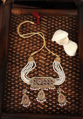 Traditional White Pearl Chain Gold Plated Alloy Chick Necklace