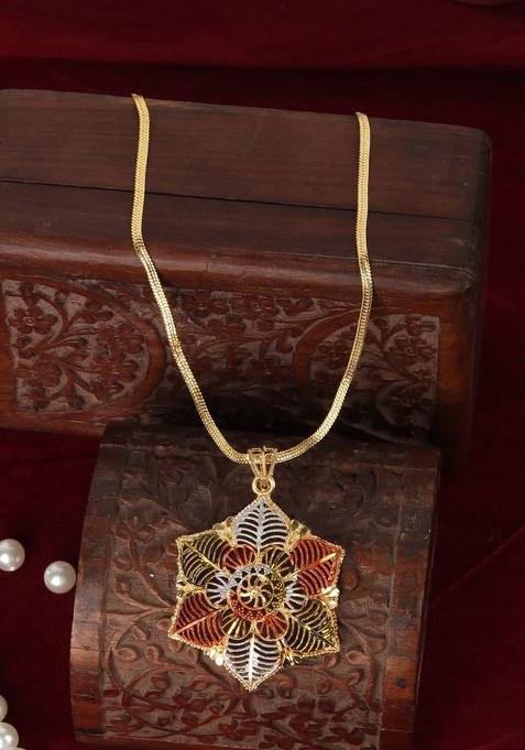 Party Wear Light Weight Enamelled Star Shape Pendant With Chain