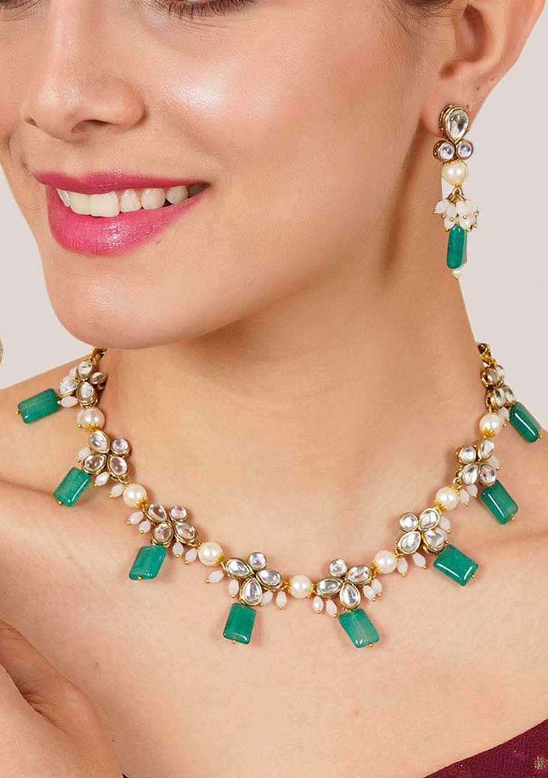 Kundan And Green Stone Necklace Set - Indya
