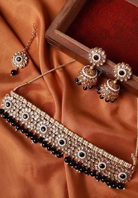 Gold Plated Gold Toned Kundan Studded Choker Jewellery Set