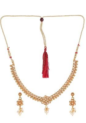 Gold Plated White Kundan Studded And Pearl Beaded Jewellery Set