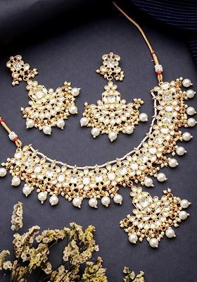 Gold Plated Kundan Studded And Beaded Jewellery Set