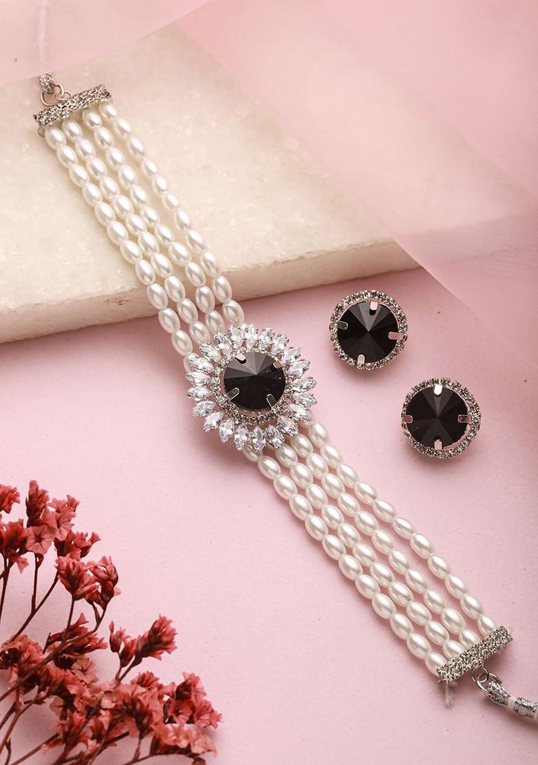 Women Silver Plated Stone Studded And Pearl Beaded Jewellery Set