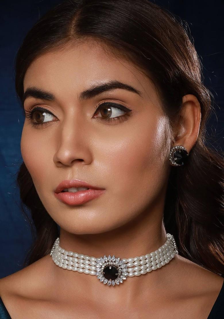 Women Silver Plated Stone Studded And Pearl Beaded Jewellery Set