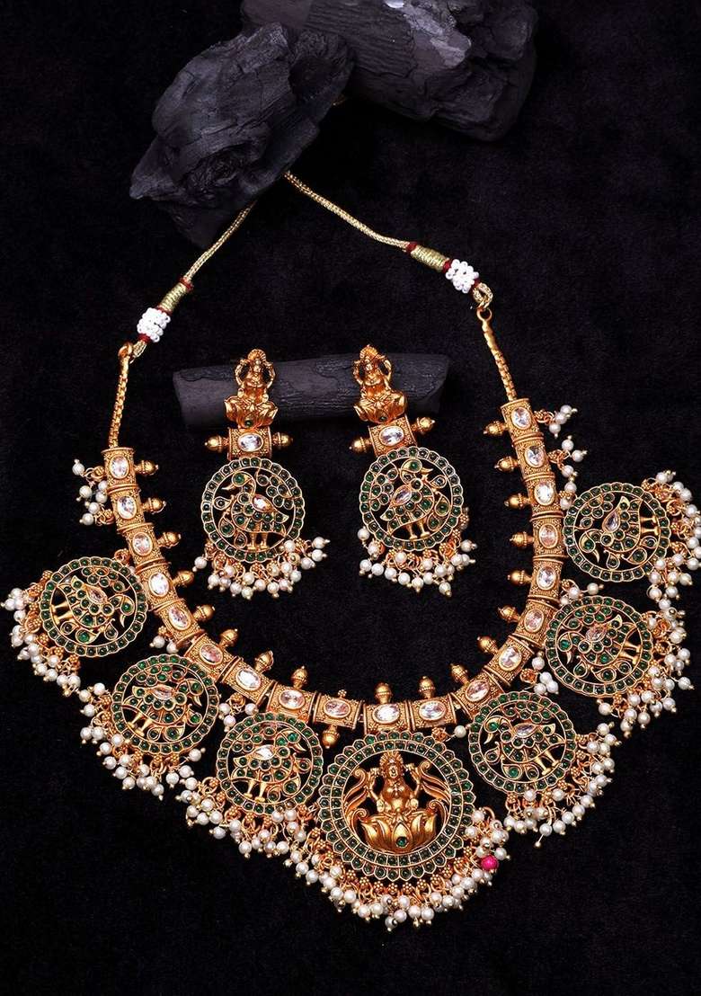 Kemp Pushp Chakra Gold Plated Stones Studded And Beaded Temple Jewellery Set - Indya