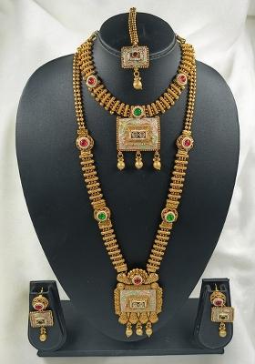 Golden Alloy Stone And Moti Necklace Set