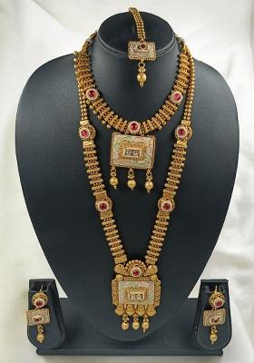 Golden Alloy Stone And Moti Necklace Set