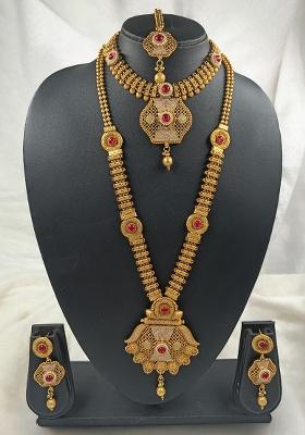 Golden Alloy Stone And Moti Necklace Set