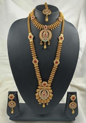 Golden Alloy Stone And Moti Necklace Set