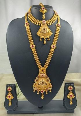 Golden Alloy Stone And Moti Necklace Set