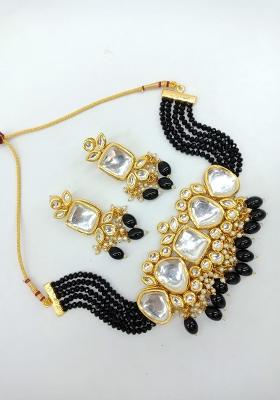 Black Alloy Stone And Moti Necklace Set
