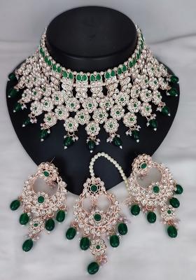 Green Alloy Stone And Moti Necklace Set