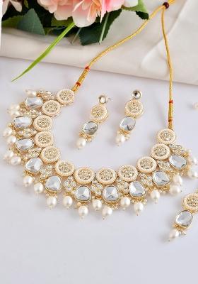 Gold Plated Artificial Beads And Stone Studded Necklace Set With Maang Tikka