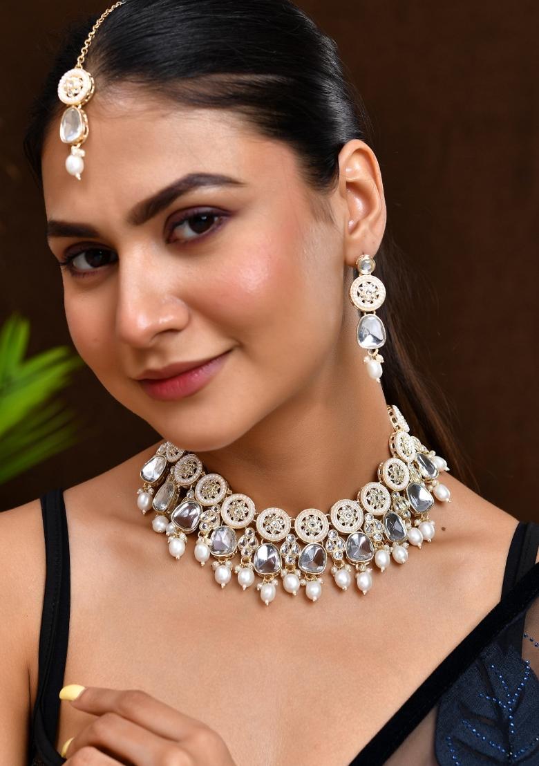 Gold Plated Artificial Beads And Stone Studded Necklace Set With Maang Tikka