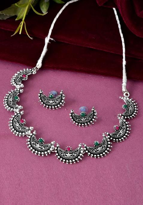 Perfect Blend Of Antique Aesthetic And Modern Styling For Special Occasions

