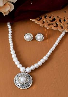 Imeless White Pearl Necklace With Matching Studs