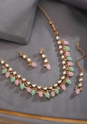 Gold Plated Kundan Studded And Beaded Jewellery Set With Maangtikka