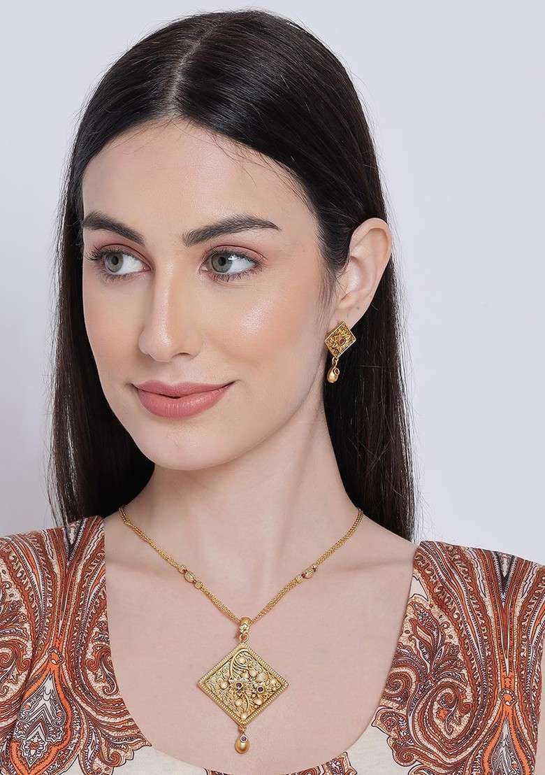 Women Gold Plated Maroon Stone Studded Jewellery Set - Indya