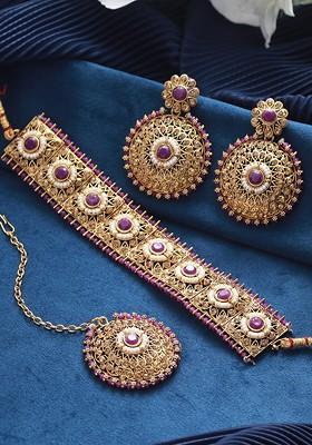 Gold Plated Kundan Studded And Beaded Jewellery Set