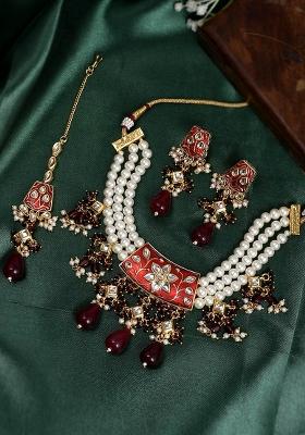 Kundan And Red Meenakari Choker Necklace Set With Pearl String And Maang Tika