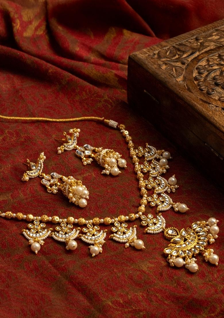 Gold Plated Artificial Stones Studded and Beaded Jewellery Set
