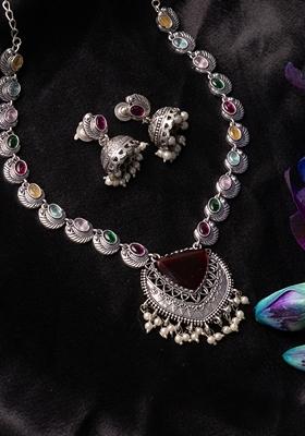 Stones Studded and Beaded Jewellery Set