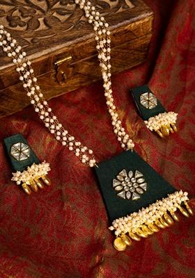 Gold Plated Kundan Stone Studded and Beaded Jewellery Set