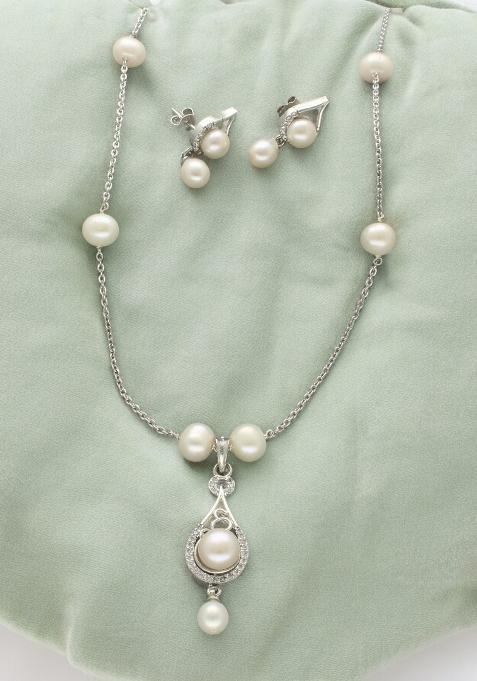 White Gold Plated Alloy Necklace Set