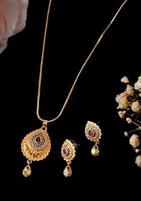 Gold Plated Teardrop Shaped Pandent With Chain Set