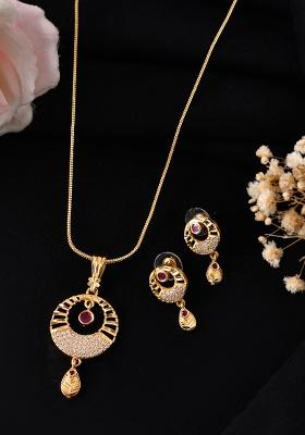 Gold Toned Circular Pandent with Chain And Earrings Set