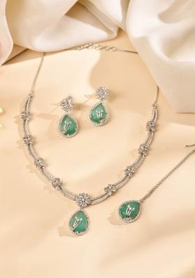 Silver Plated Teal Green Tear Drop Shaped Stone And Ad Stone Jewellery Set With Maang Tikka 