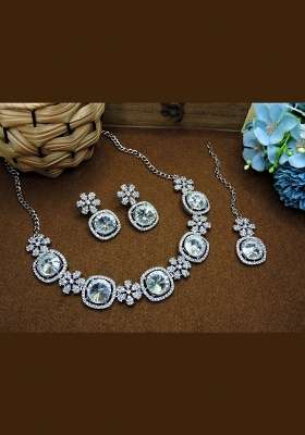 White Alloy American Diamonds And Stone Necklace Set