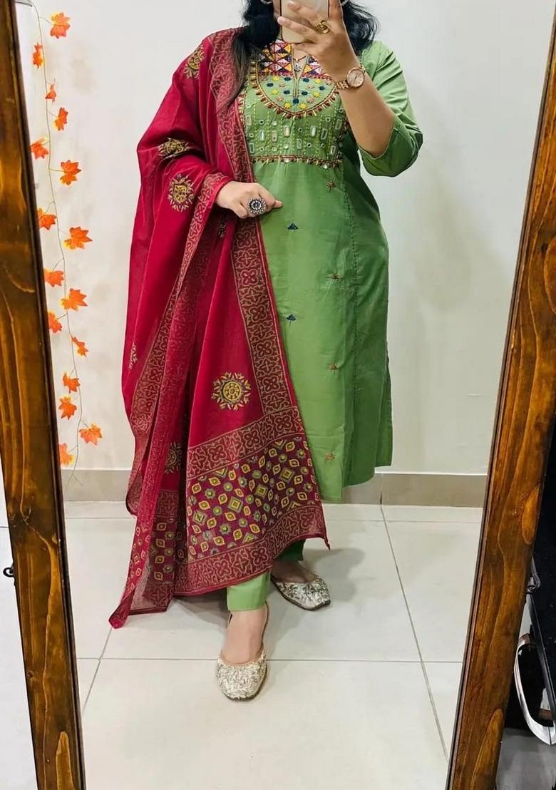 Green Embroidered Cotton Kurta Set - Indya