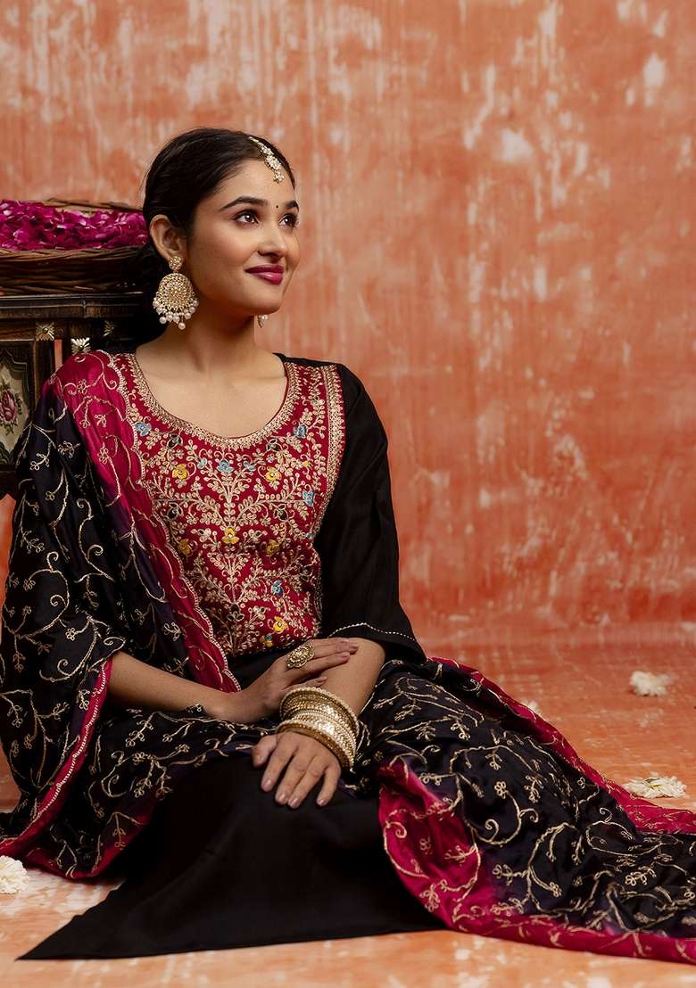 Black Embroidered Viscose Kurta Set - Indya