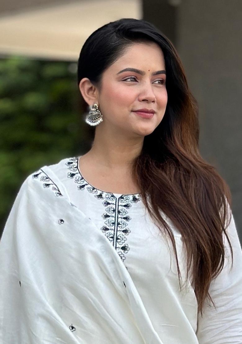 Off White Embroidered Silk Kurta Set - Indya