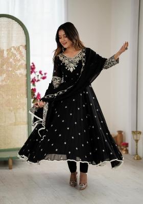 Black Embroidery Faux Blooming Kurta Set